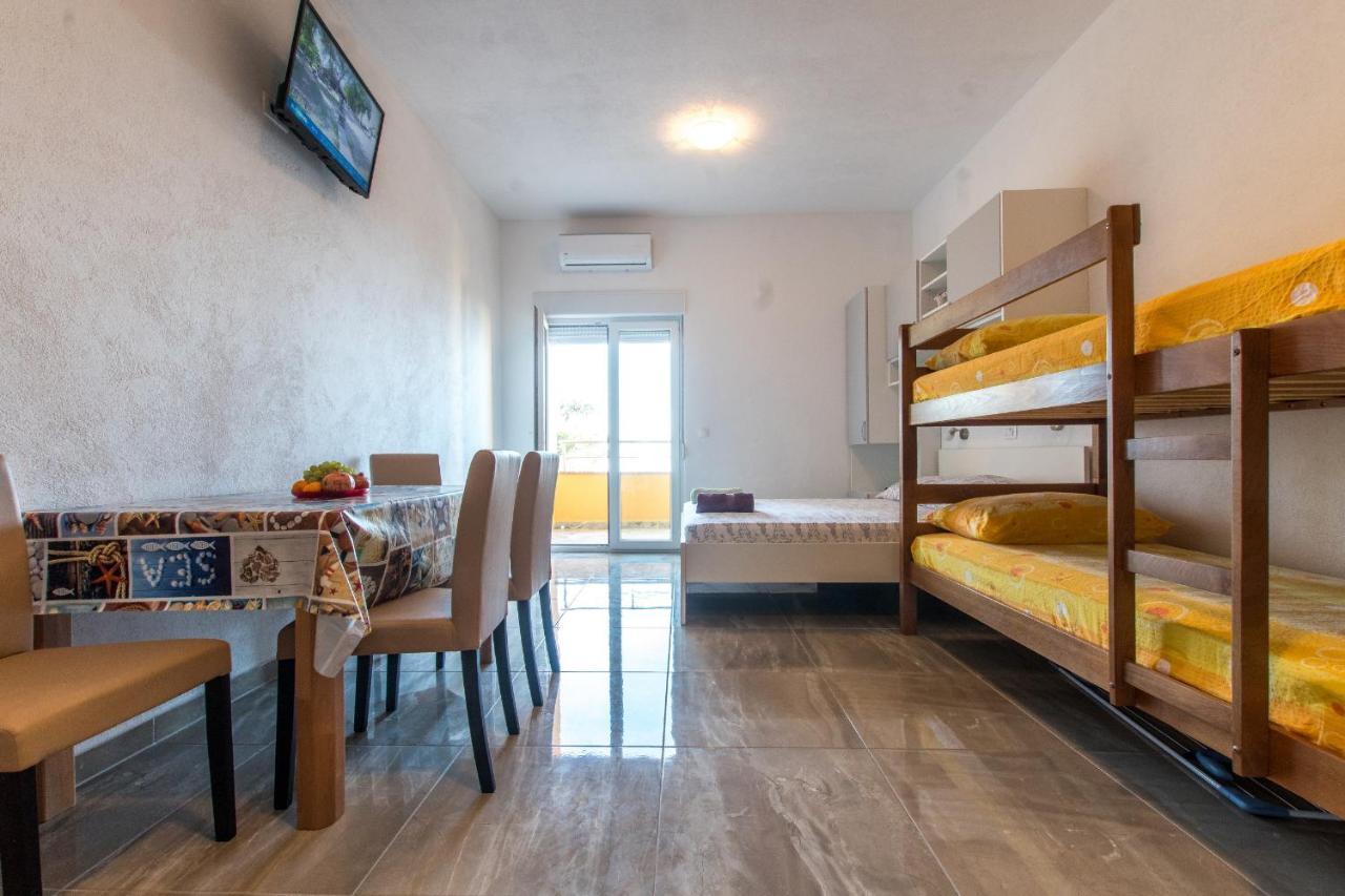 Studio Apartments Zloic In Krvavica Exterior photo